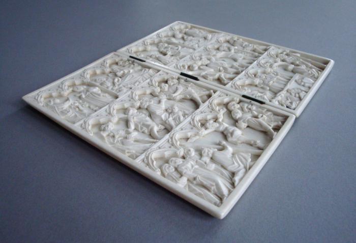 Diptych, 3 registers, 4 arches across (frise d'arcatures; colonnettes) (Side)