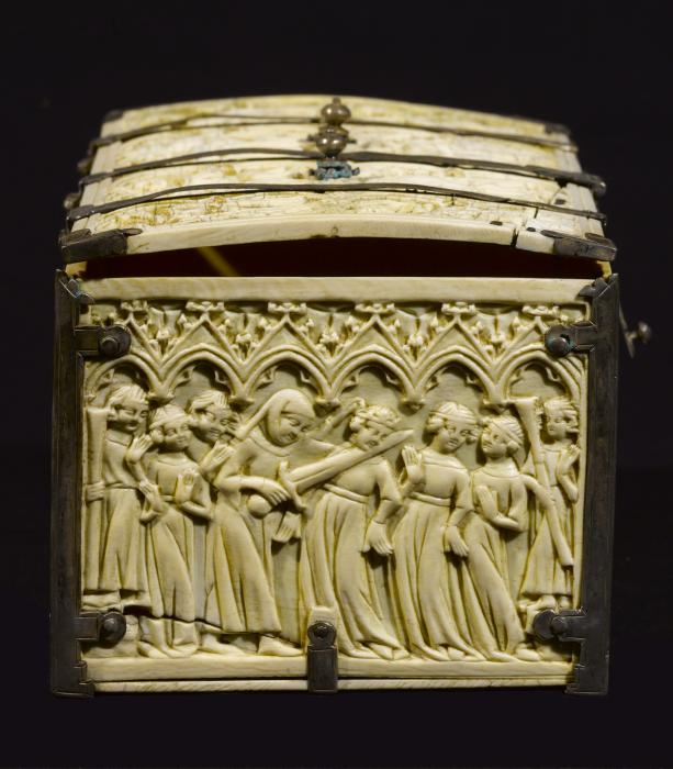 Casket, with arches, quatrefoils, rosettes (coffret; frise d'arcatures; quatre-feuilles) (End, left)
