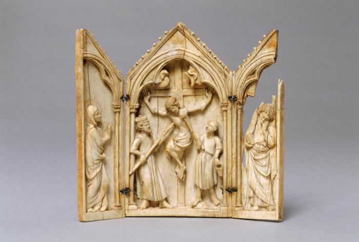 Gabled triptych, 1 register, 1 arch across (colonnettes) (Front)