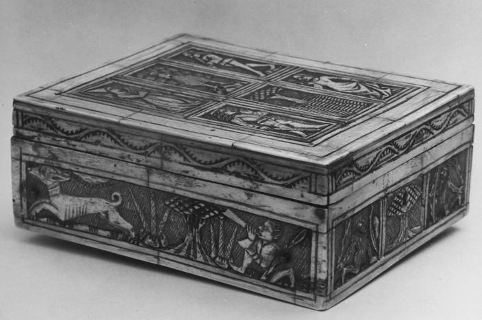 Games box (boîte à jeux) (End, left)