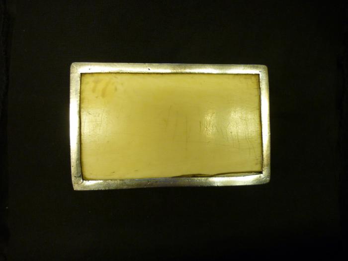 Casket (coffret) (Bottom)