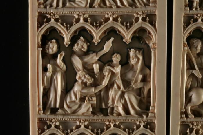 Diptych, 3 registers, 4 arches across (frise d'arcatures; plaquettes; colonnettes) (Front, detail)