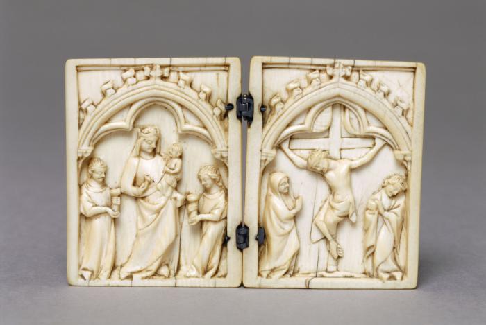 Diptych, 1 register, 1 arch across (plaquettes) (Front)