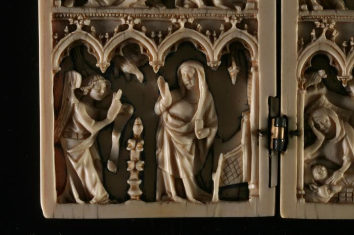 Diptych, 3 registers, 4 arches across (frise d'arcatures; plaquettes; colonnettes) (Front, detail)