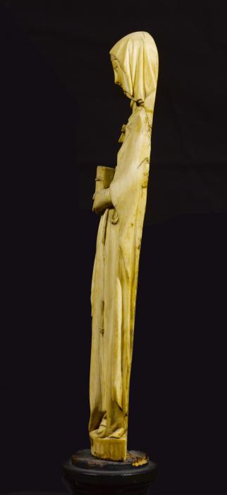 Relief (appliqué) (Side)