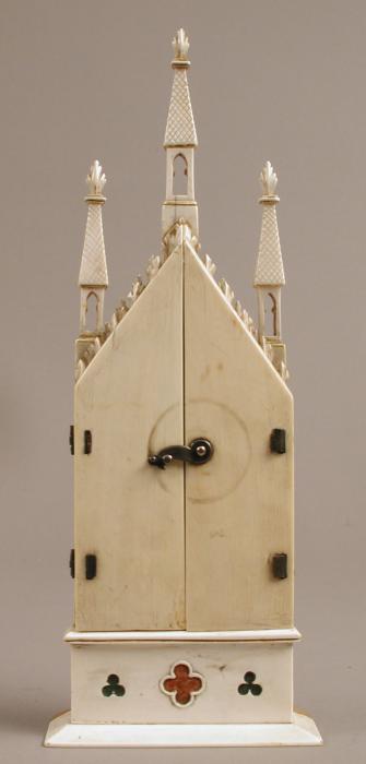 Gabled triptych, 2 registers (colonnettes; frise d'arcatures) (Front, closed)