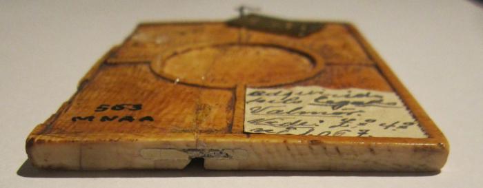 Writing tablet, 1 register, 3 arches across (plaquette; frise d'arcatures; tablette à écrire) (Bottom)