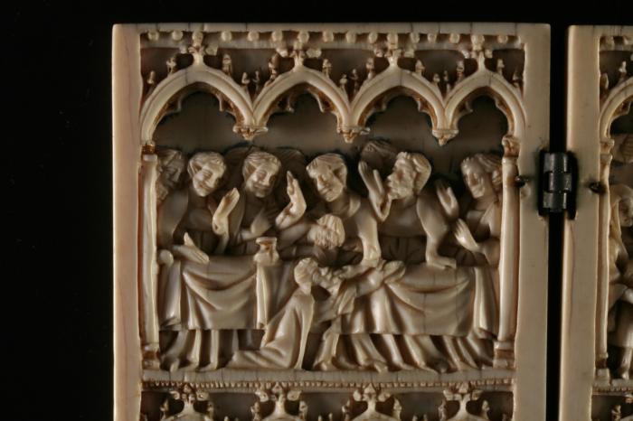 Diptych, 3 registers, 4 arches across (frise d'arcatures; plaquettes; colonnettes) (Front, detail)