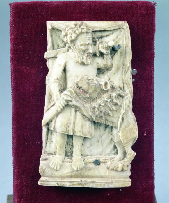 Relief (appliqué) (Front)