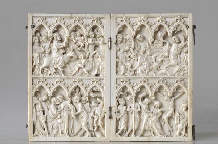 Diptych, 2 registers, 4 arches across (frise d'arcatures) (Front)