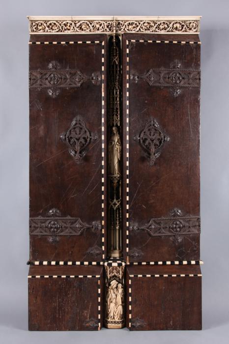Openwork triptych, 4 registers (ajouré) (Closed)