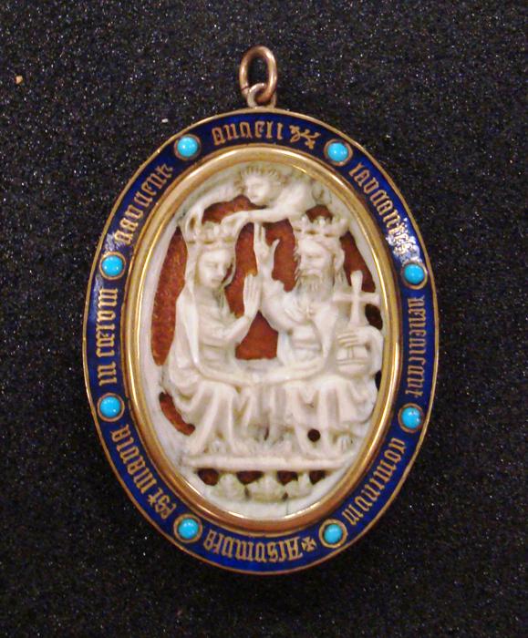 Openwork oval pendant (ajouré) (Front)