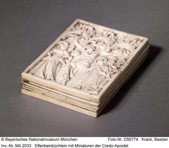 Set of writing tablets with covers, 1 register, 3 arches across, and 4 inner panels (frise d'arcatures; plaquette; tablette à écrire); reused as a devotional booklet (Closed)
