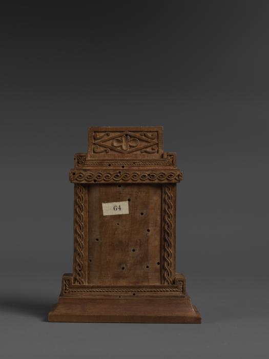 Panel, 1 register, 1 arch across (plaquette) (Back)