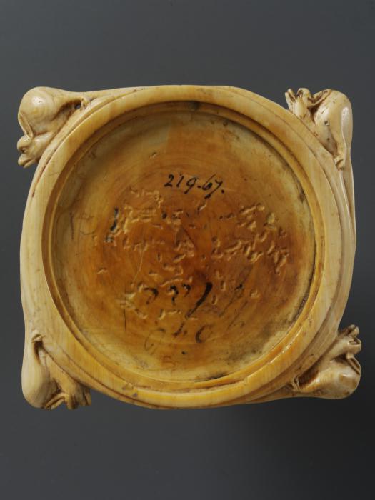 Mirror case (valve de miroir) (Back)