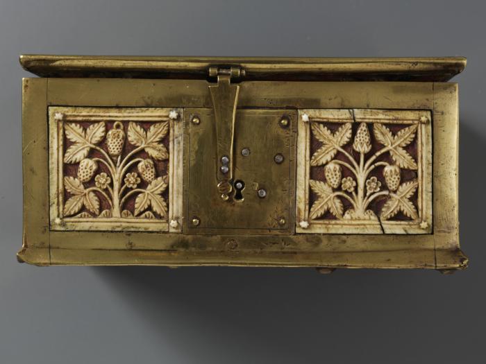 Casket with openwork panels (coffret; plaquettes ajourées) (Body, front)