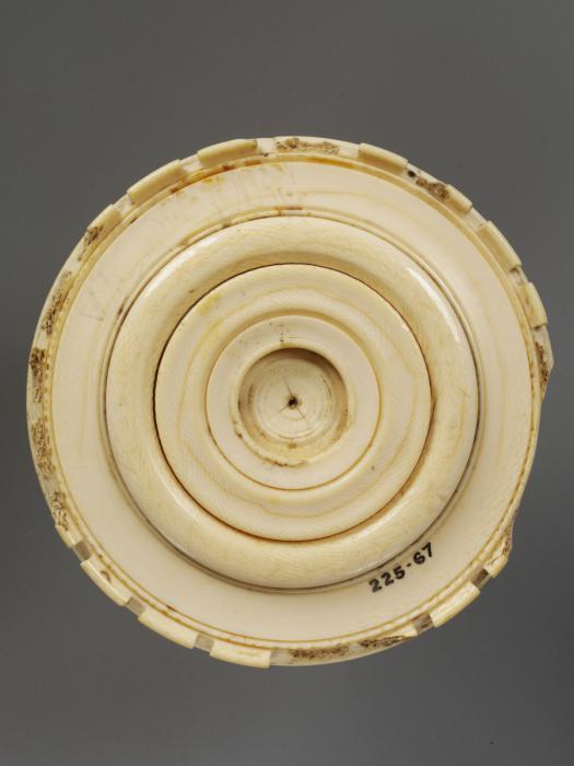 Lid of a pyx (Back)