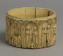 Cylindrical pyxis, with arches and rosettes (pyxide; frise d'arcatures; décor de roses; colonnettes) (Side)