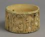 Cylindrical pyxis, with arches and rosettes (pyxide; frise d'arcatures; décor de roses; colonnettes) (Side)
