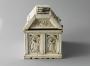 Box with pitched lid (boîte) (End, right)
