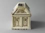 Box with pitched lid (boîte) (End, left)