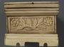 Casket (coffret) (End, right)